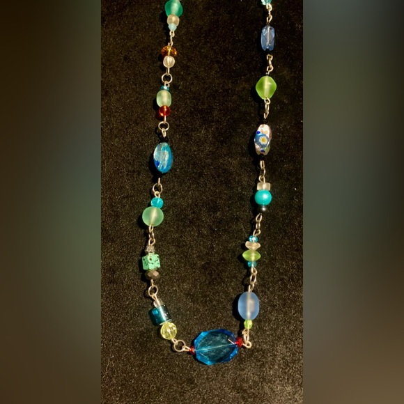 Beautiful Necklace with Wire & Beads Hand Crafted - Picture 2 of 4